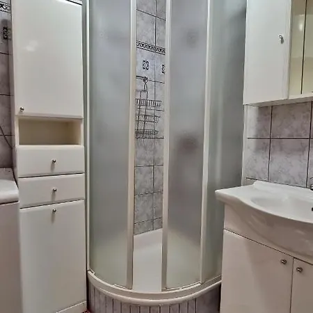 Cesarica Apartman *
