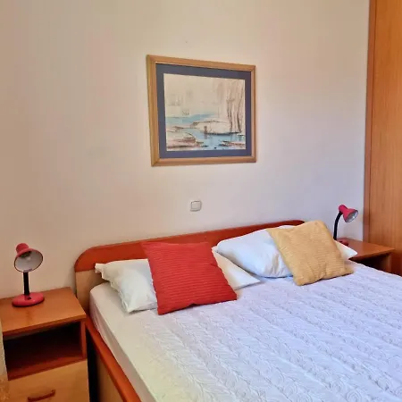 Cesarica Apartment *